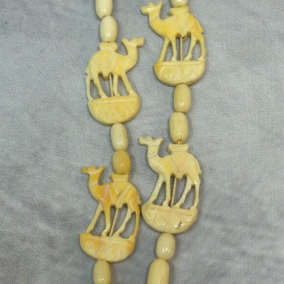 Vintage Necklace Costume Jewelry Boho Carved Bone Shell Beads Camels 15" Ethnic - Picture 2 of 6